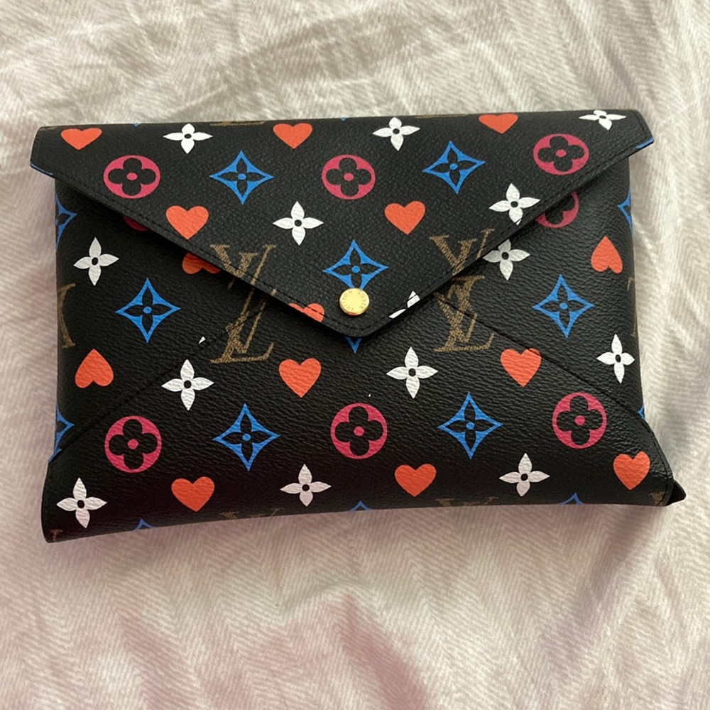 Large game on kirigami Louis Vuitton